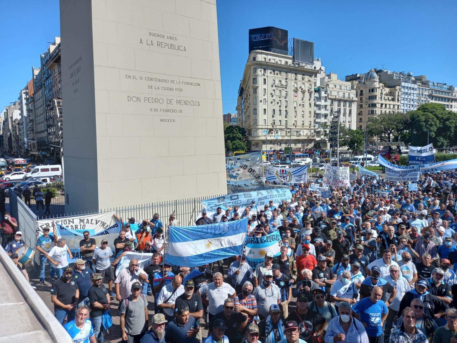 De muchos puntos del país se congregaron para marchar por sus derechos. La mayoría supera los 60 años de edad y necesitan la cobertura de salud que corresponde.