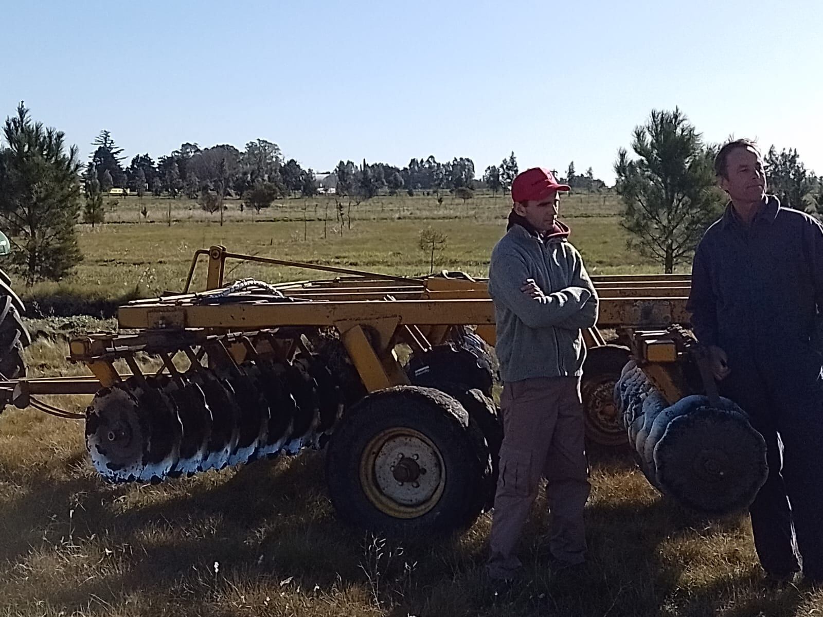 Tres Arroyos: Comenzaron los trabajos en las futuras canchas de fútbol y rugby en el Polo Educativo – Deportivo