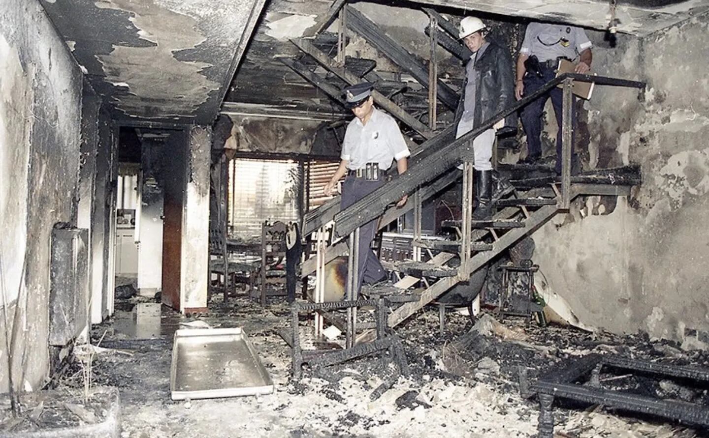 La casa de las víctimas tras el incendio provocado el 17 de febrero de 1994. (Twitter / Matías Bagnato)