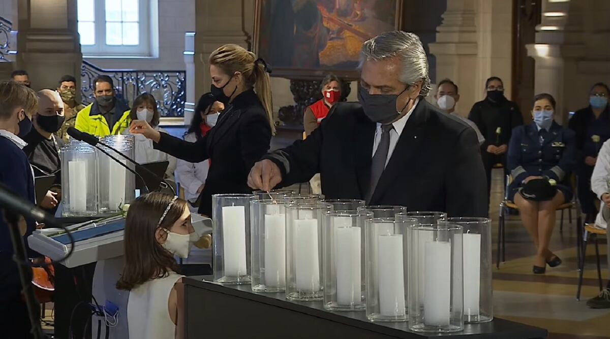Cinco días de duelo nacional: la disposición del Gobierno tras superar los 100 mil muertos por coronavirus