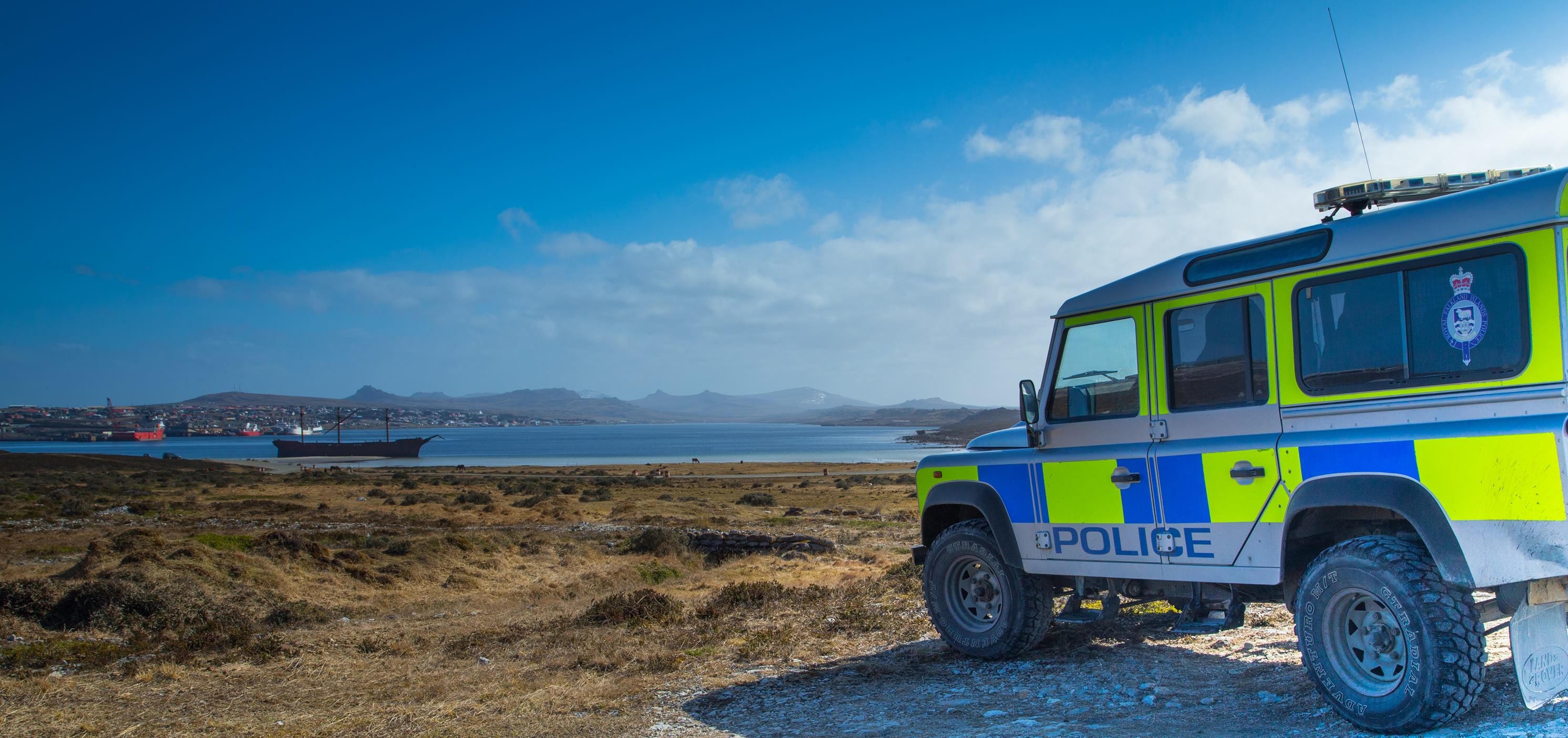 Policía Británica en Malvinas investiga si sepultaron soldados argentinos  al norte de la Isla Soledad. Los mismo perdieron su vida en combate.