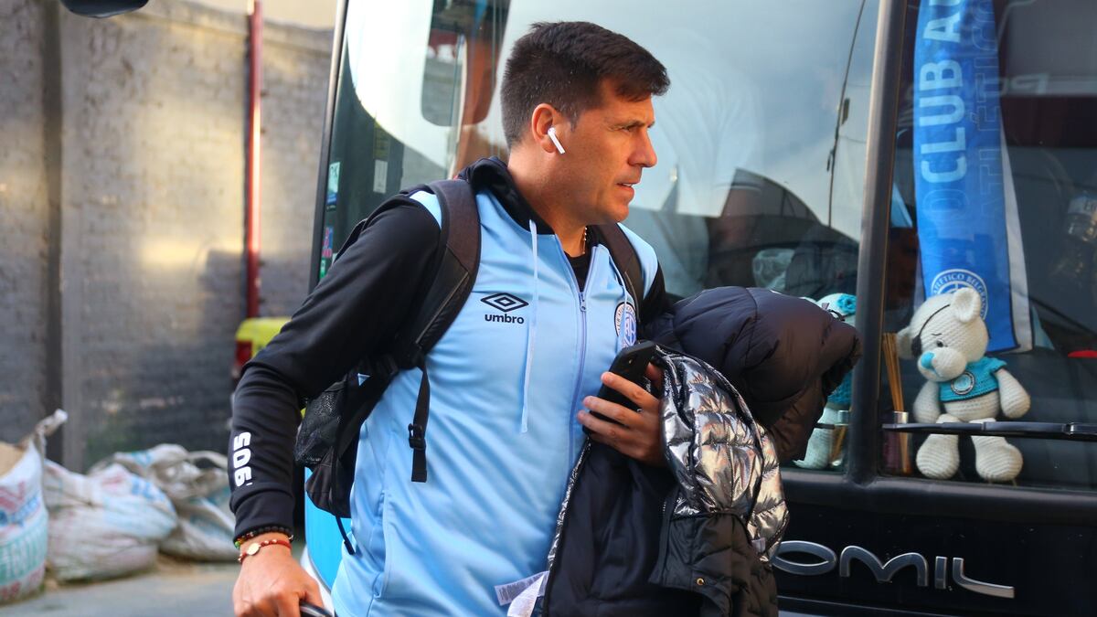 Juan Cruz Real guarda los titulares de Belgrano en su visita al puntero Huracán