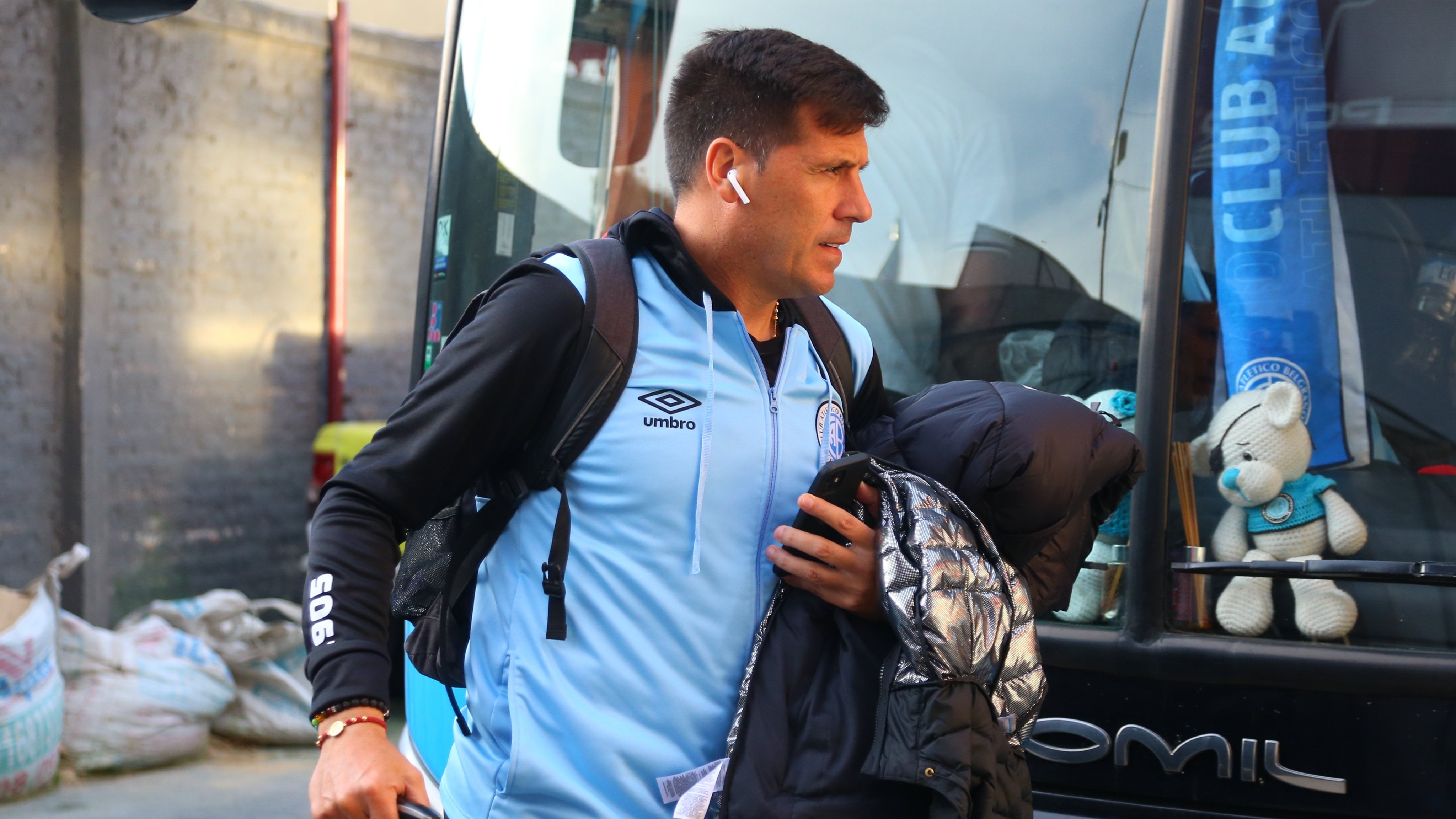 El técnico Juan Real analiza cambios en el 11 inicial para recibir a Godoy Cruz (Prensa Belgrano).