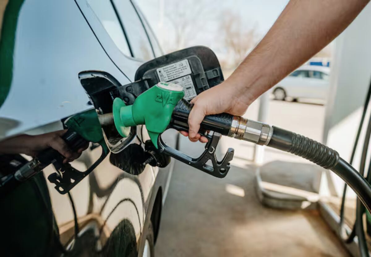 Ruta a la Costa Atlántica: dónde cargar la nafta más barata y evitar pagar de más