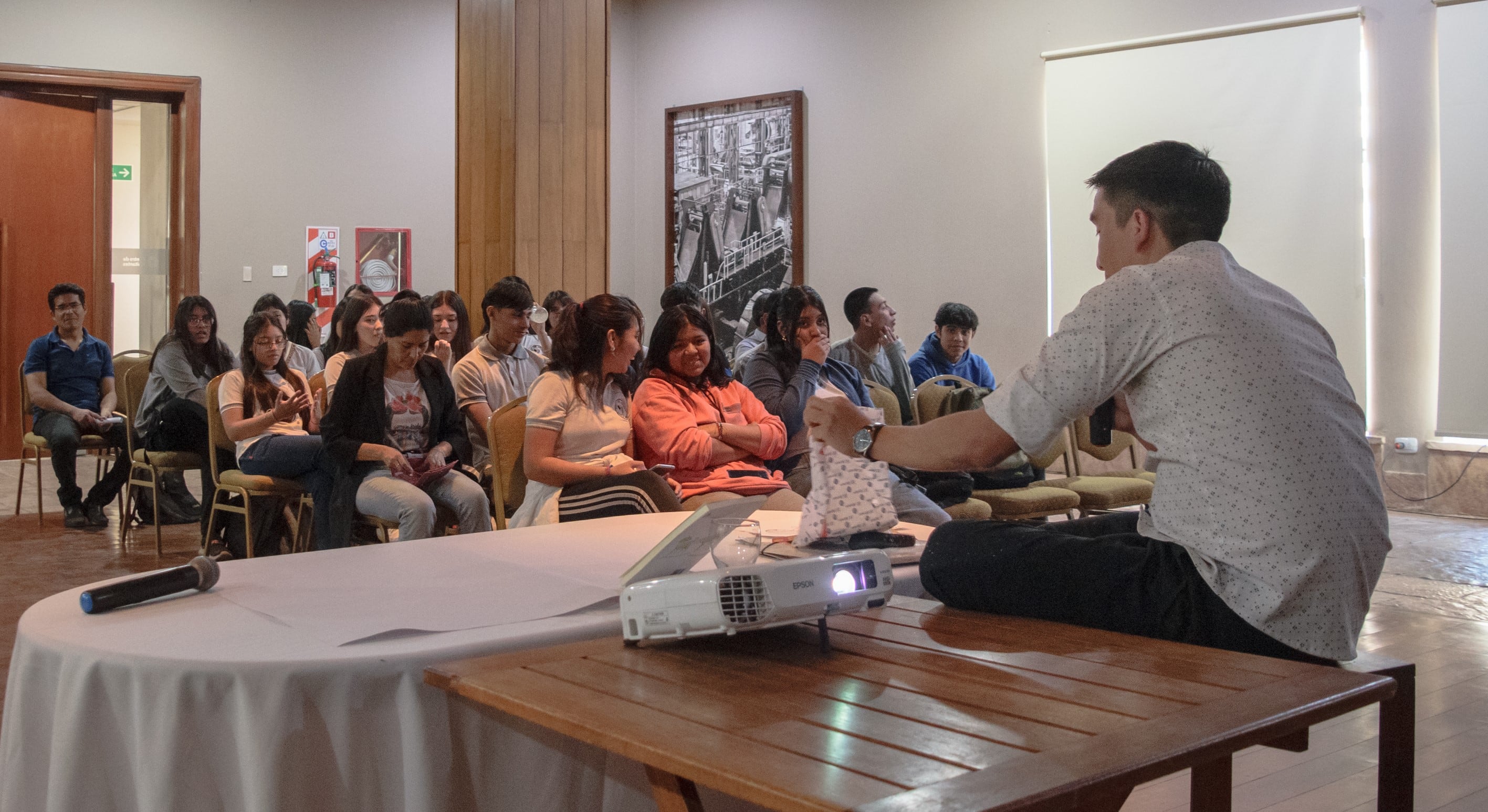 Las instalaciones del Centro de Visitantes Ledesma fueron espacio propicio para el desarrollo de la agenda de la primera edición de la Feria del Libro Jujuy en las Yungas.