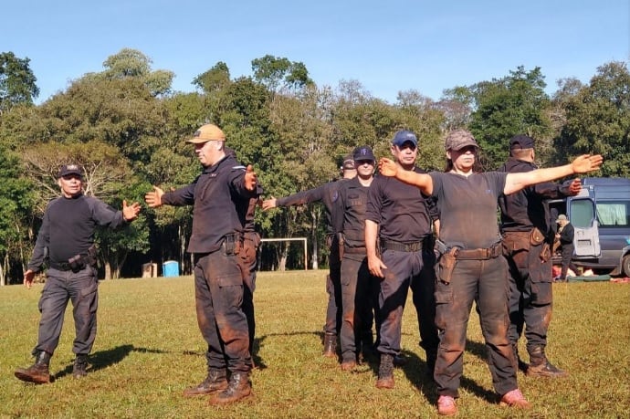 Fuerzas de seguridad entrenan en Puerto Iguazú.