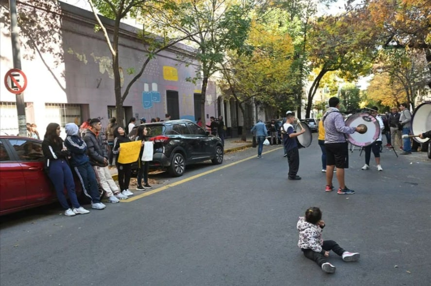 Los padres se manifestaron en la puerta del Jardín de Infantes donde ocurrieron los abusos.