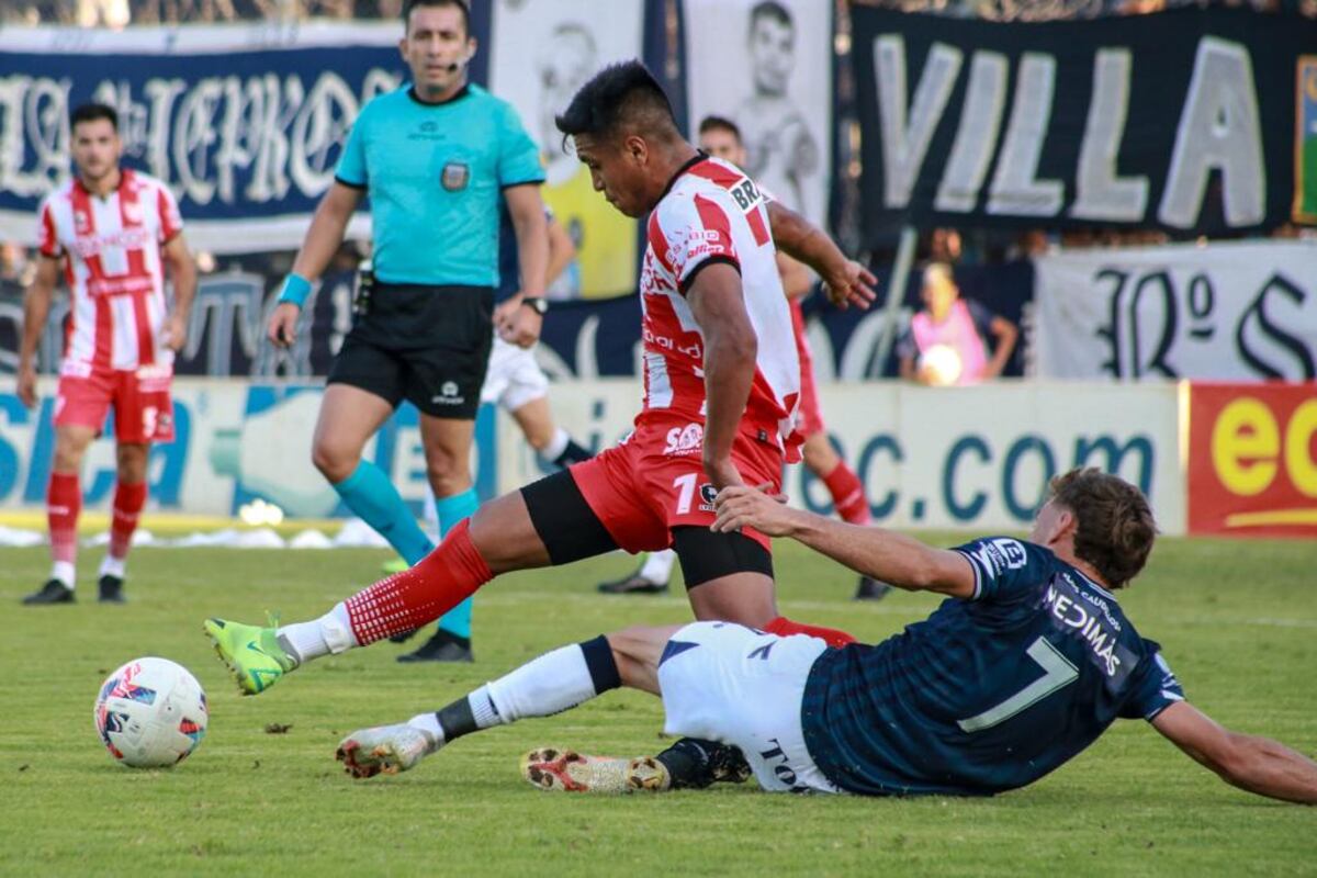 Primera Nacional: Instituto de Córdoba ganó 2-1 ante Independiente Rivadavia, es líder e invicto