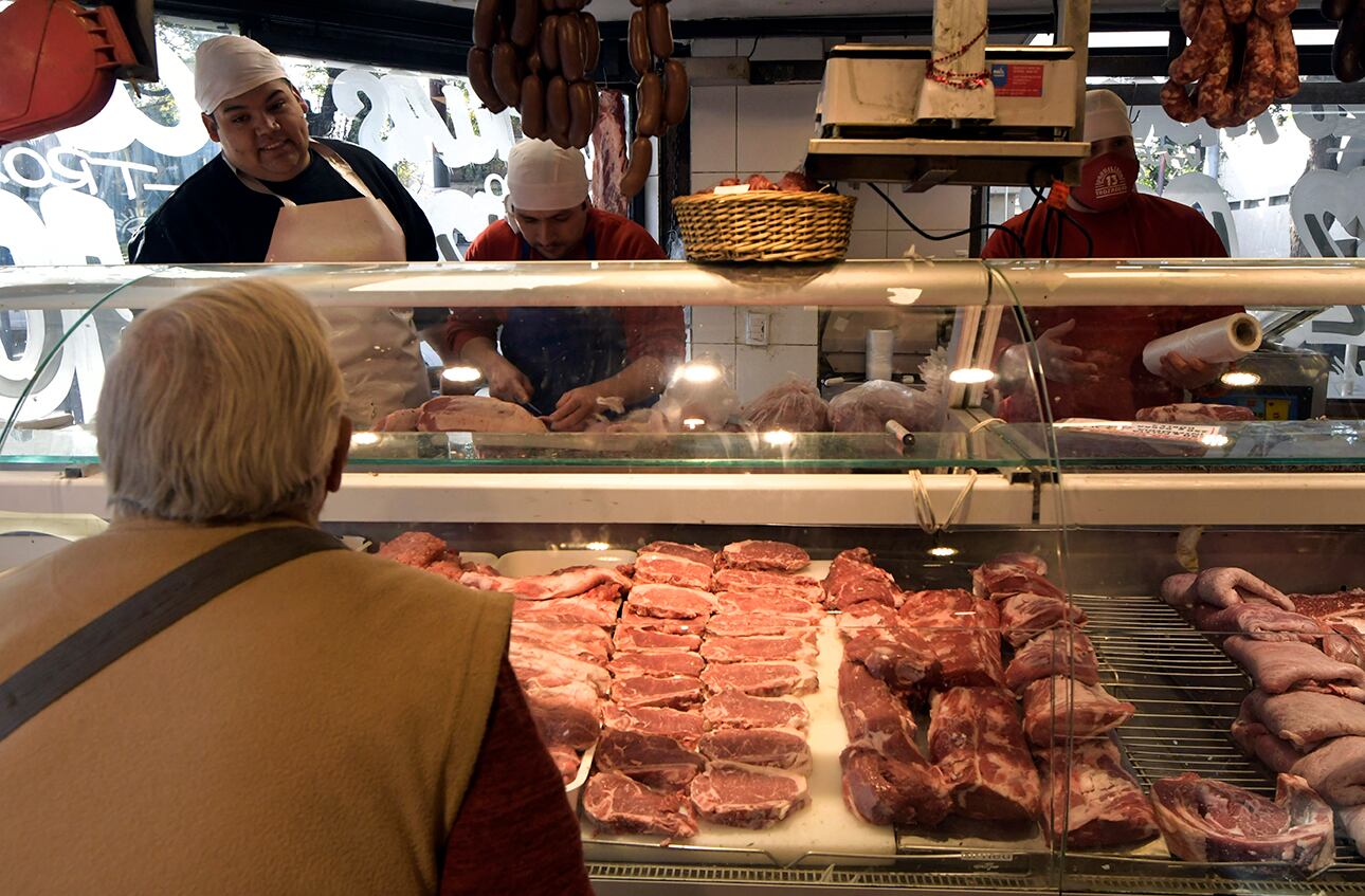 Al momento de esta medida, los precios vigentes tenían al kilo de asado superando los $1.200 y al kilo de vacío, los $1.600.