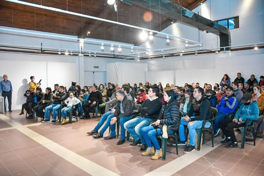 Miembros de AMPS, Cooperativas y Asociaciones, recibieron créditos para la vivienda y firmaron convenios con la municipalidad.
