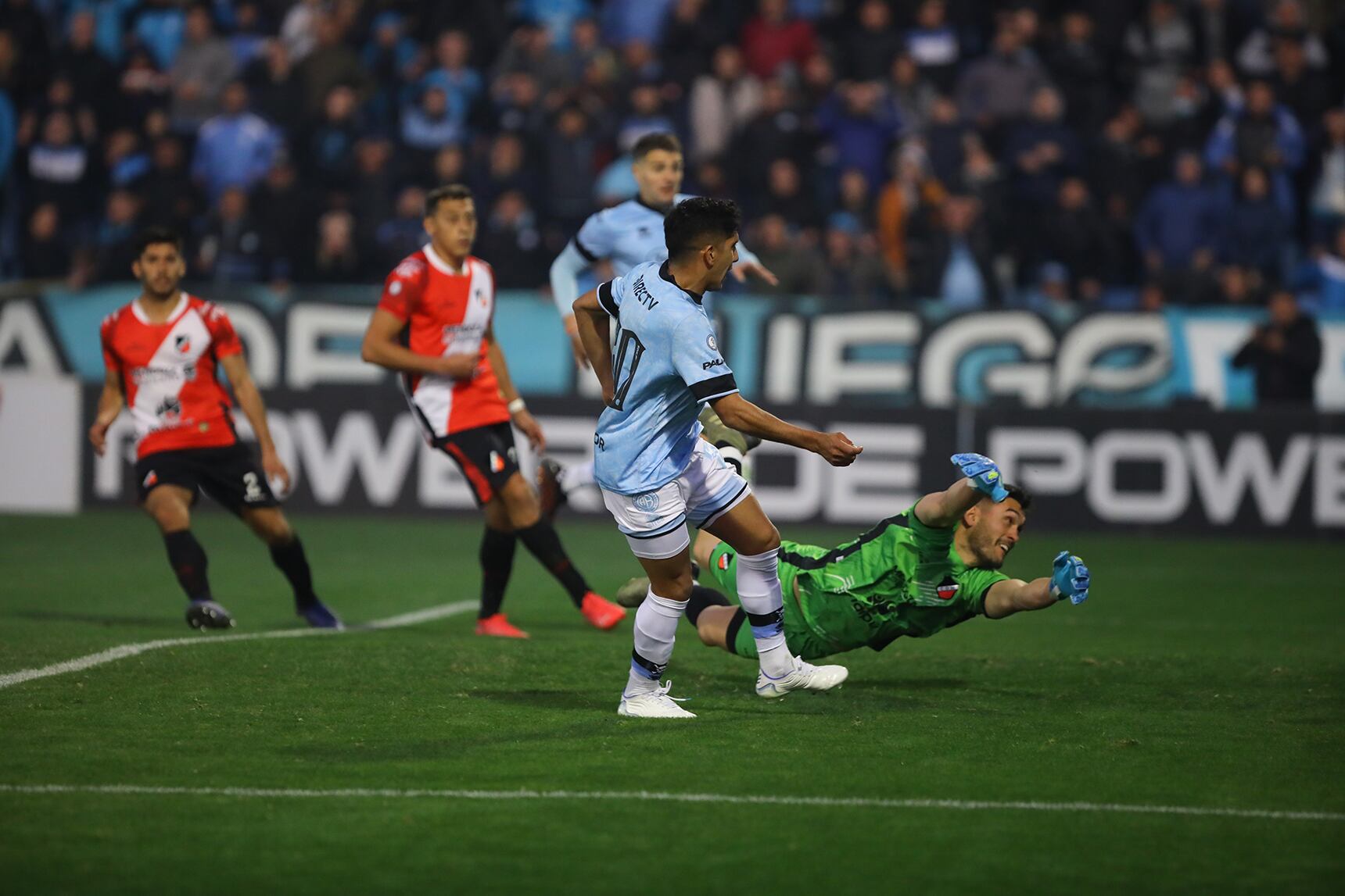 El Pirata derrotó 1 a 0 a Deportivo Maipú y es el líder indiscutido de la Primera Nacional