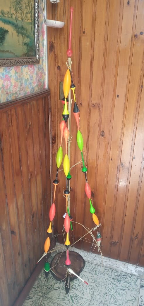 Árbol de navidad con accesorios de pesca: la historia de Federico Salva.