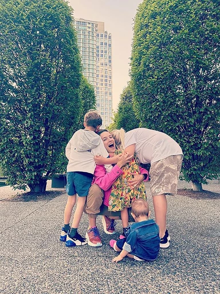 Luisana Lopilato junto a su familia.