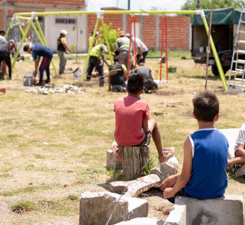 Los vecinos participaron del trabajo junto a empleados del Municipio.