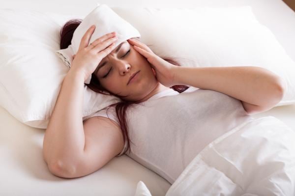 Sudar porque hace calor en la habitación no es considerado sudoración nocturna.