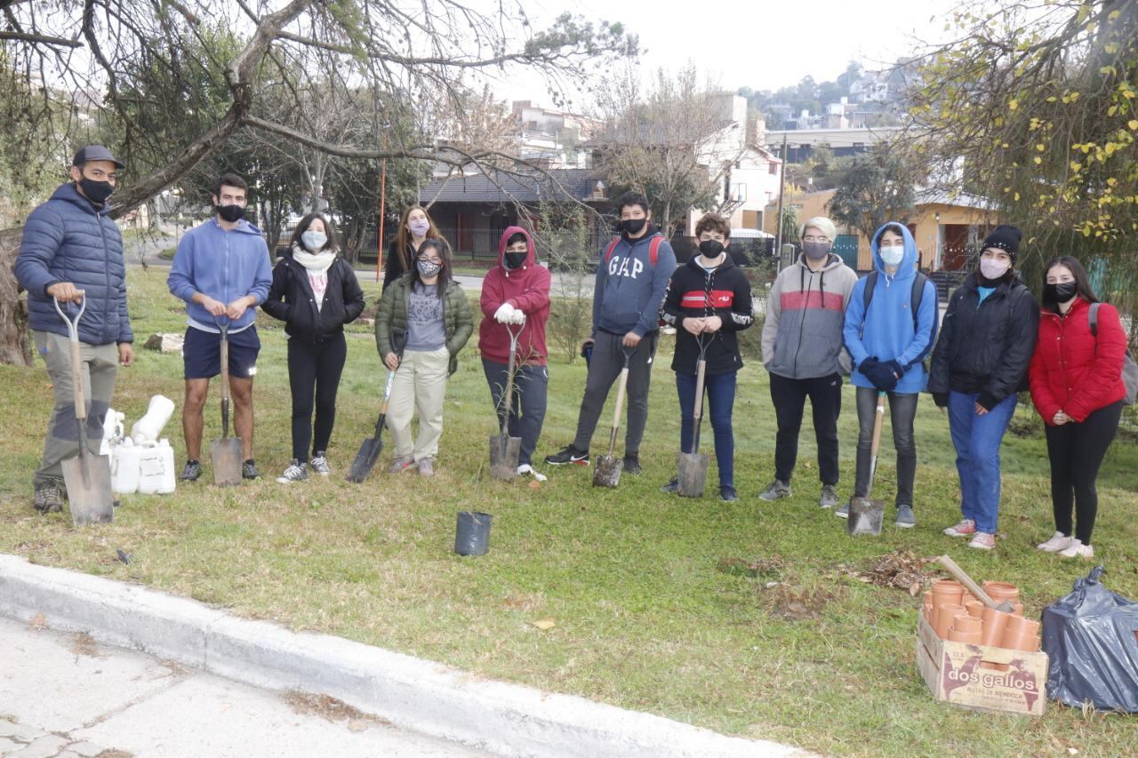 Cuarta jornada de trabajo en conjunto entre jóvenes del Rotary y personal municipal.