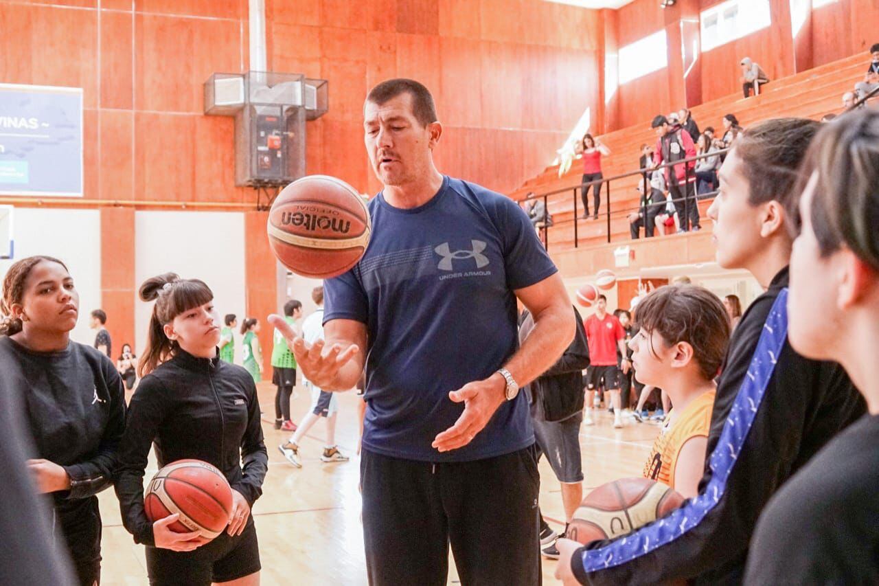 Exitosa clínica de básquetbol en Ushuaia y Río Grande