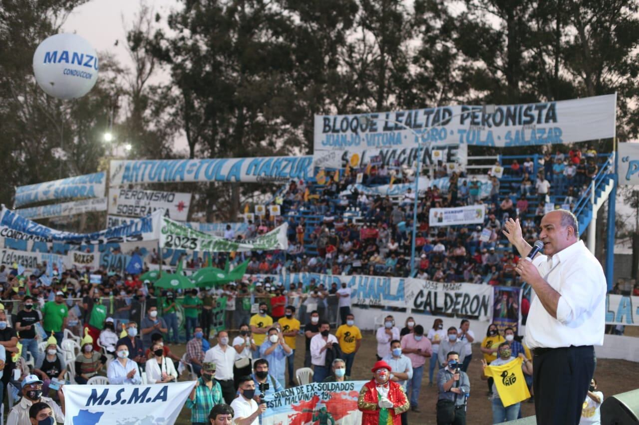 Manzur participó en un masivo acto en Alberdi.