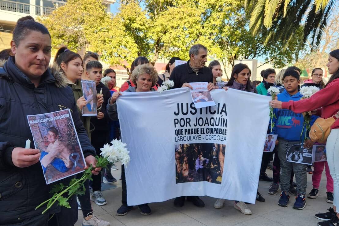 Volvieron a marchar en Laboulaye para pedir justicia por Joaquín Sperani. (Jonathan Altamirano / FM Play).