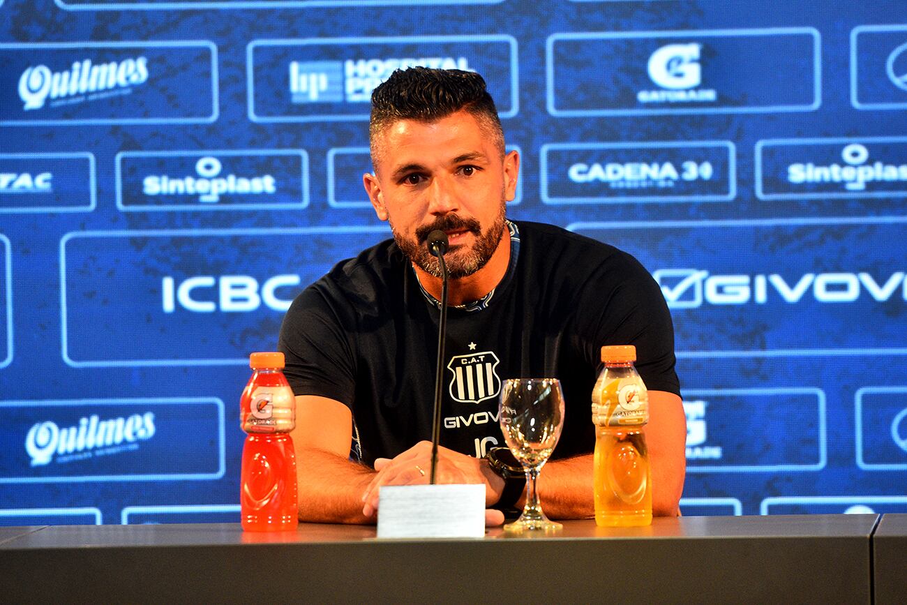 Conferencia de prensa de Javier Gandolfi, técnico de Talleres de Córdoba. (Pedro Castillo / La Voz)