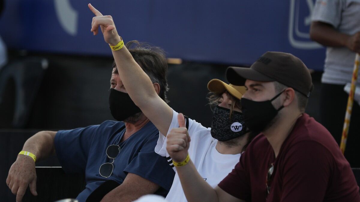 Con gorra y barbijo hasta los ojos, Londra estuvo junto a su papá. (Fotos: Córdoba Open)