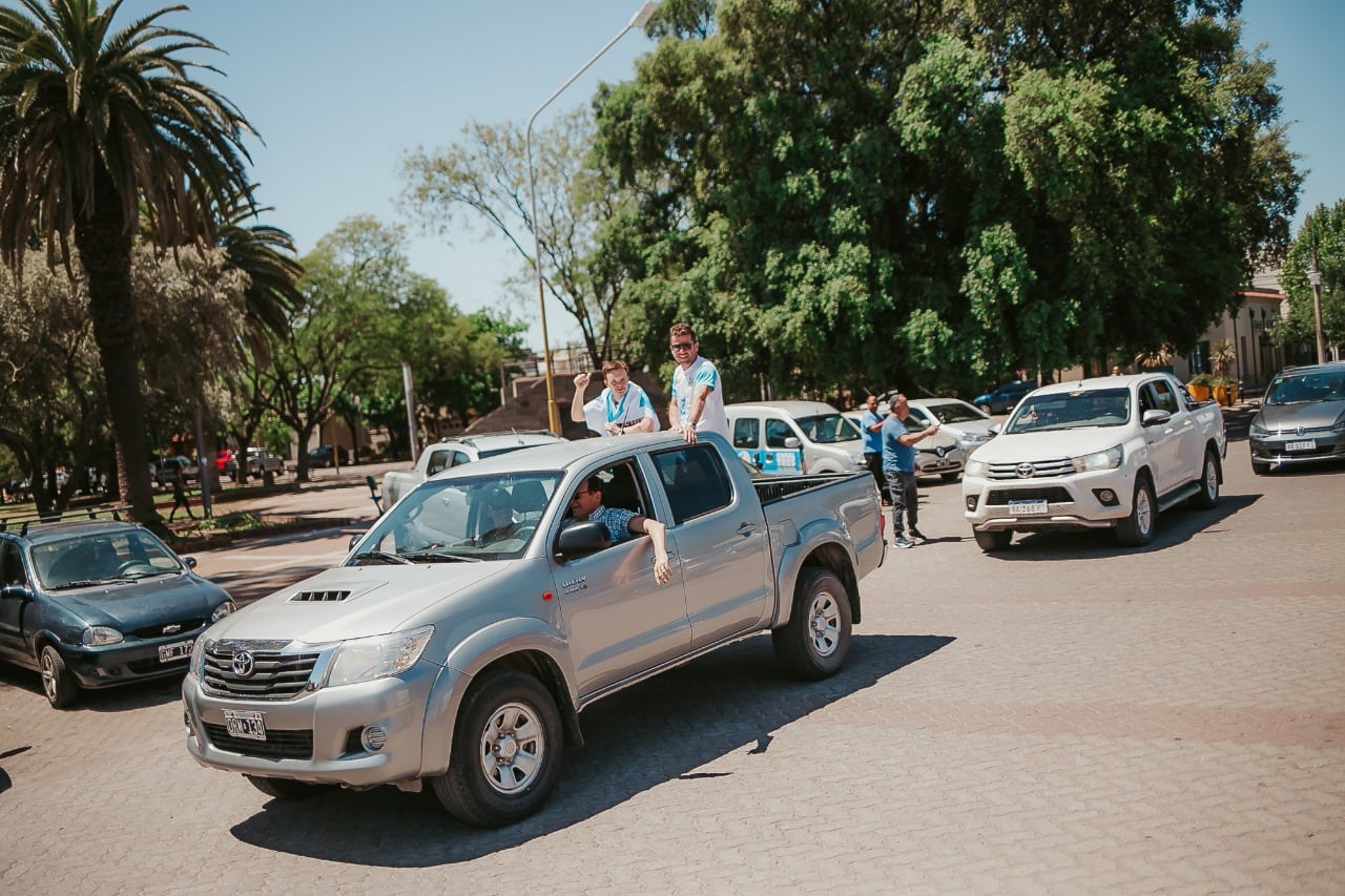 Bauti Bal, fue recibido en General Pico por una gran caravana.