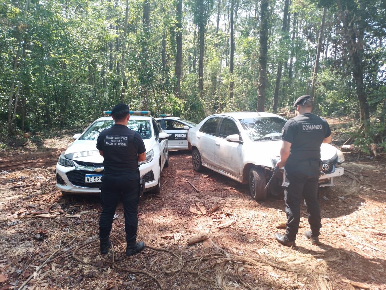 Enfrentamiento en Montecarlo derivó en la recuperación de un vehículo robado.