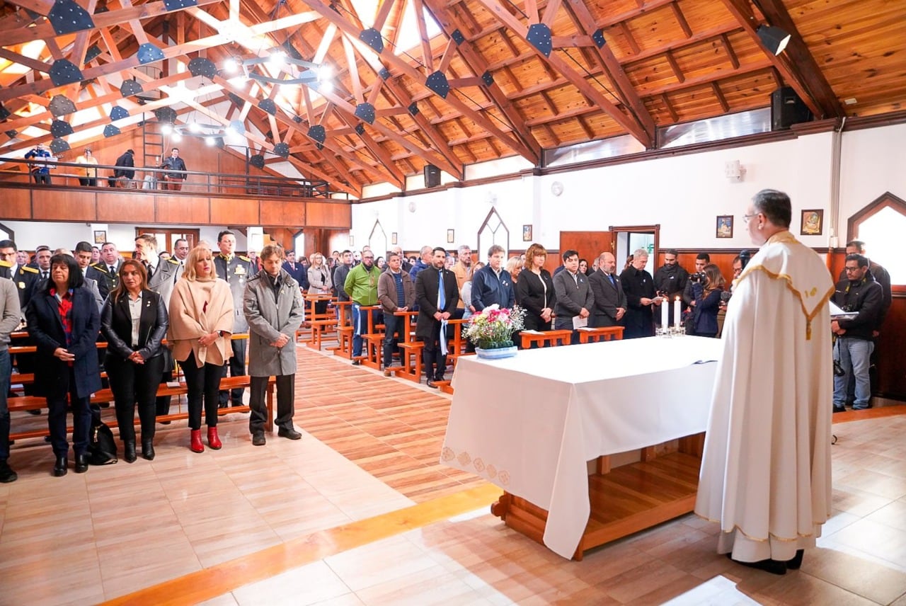 También se realizó el Tedeum oficiado en la Parroquia Sagrada Familia de la ciudad mediterránea. 