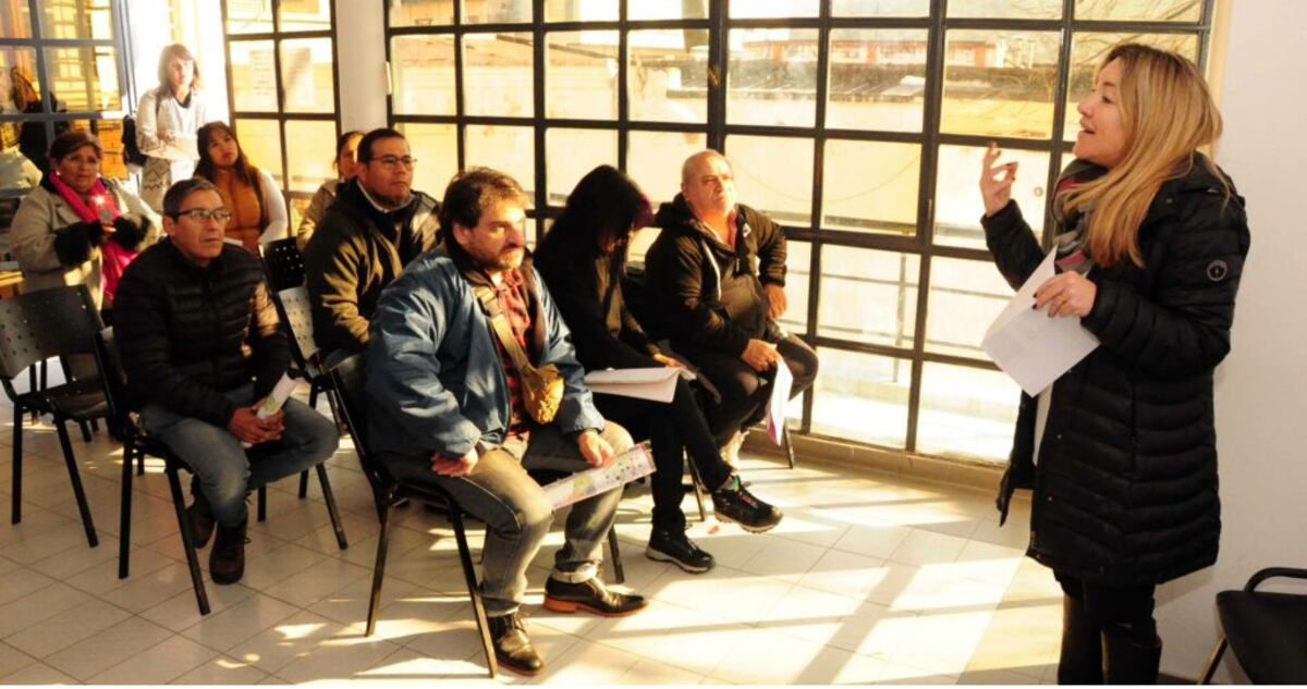 Taxistas jujeños se preparan para ofrecer servicios de nivel superior