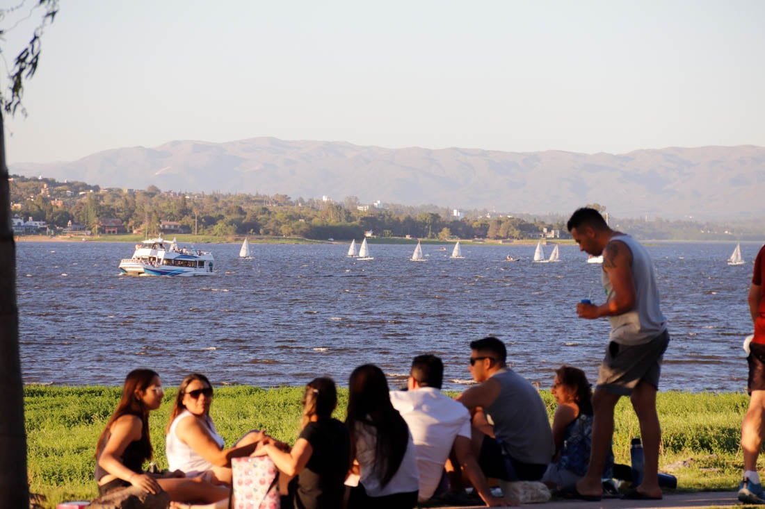  ID:6700894 Fin de semana largo. Turismo
competencia nacional de vela Villa Carlos Paz . Lago San Roque
Yanina Aguirre