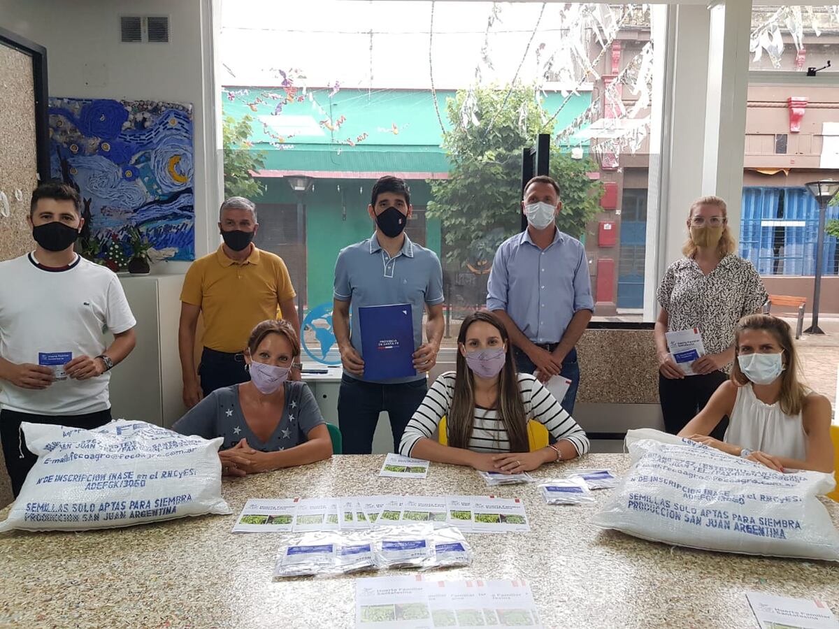 Entregan 1517 kits con semillas del programa “huerta familiar santafesina”