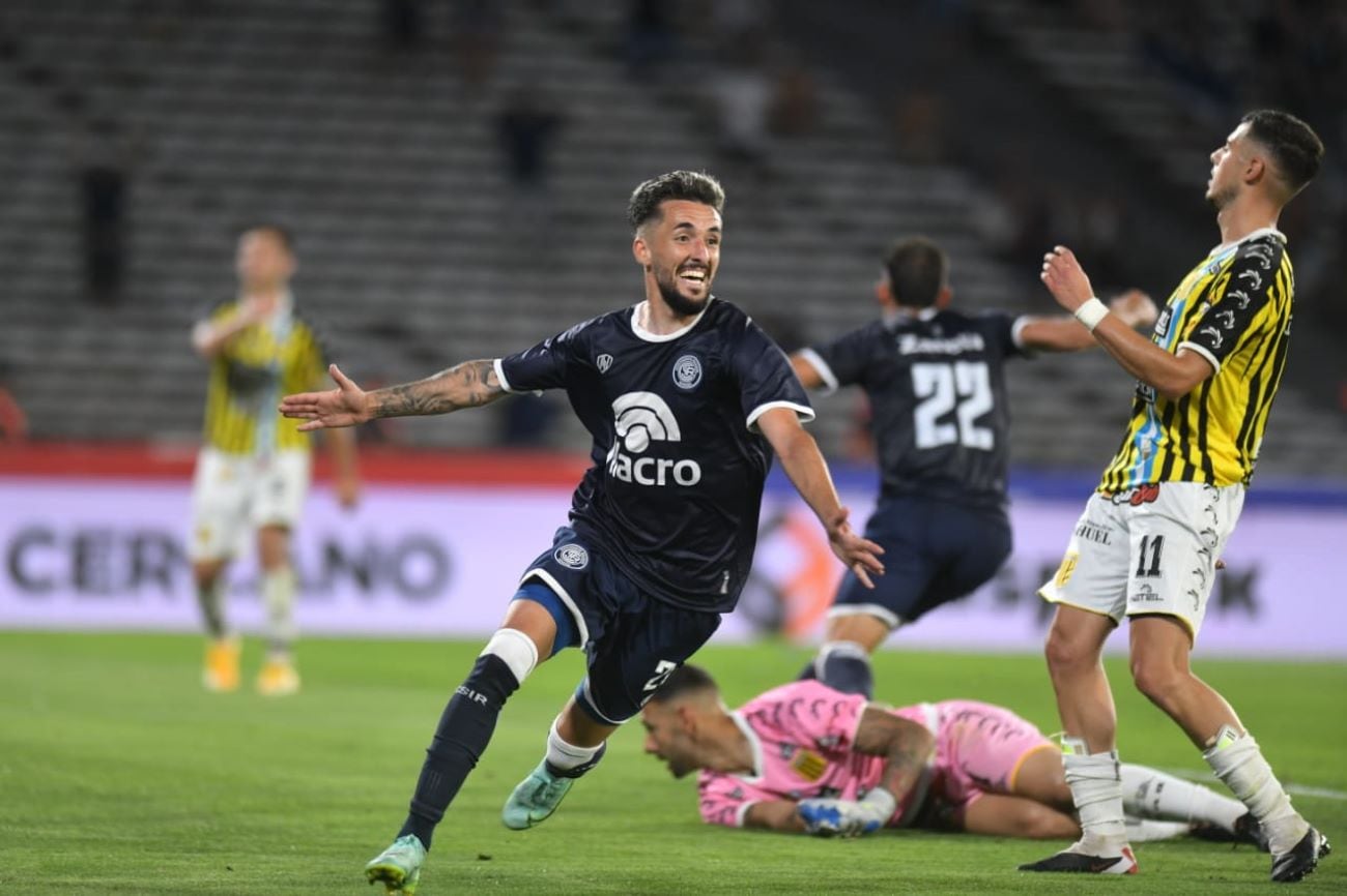 Independiente Rivadavia venció 2-0 a Almirante Brown en la final de la Primera Nacional. Los mendocinos jugarán, por primera vez en su hisoparía, en la Primera División. (Ramiro Pereyra / La Voz)