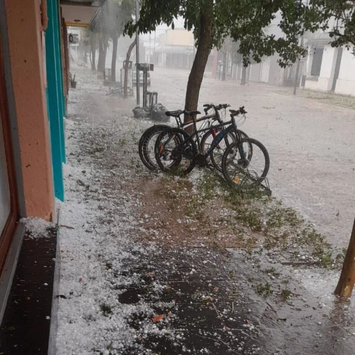 Cayó granizo en el sur de Córdoba y hay alerta por tormentas: cómo estará el clima este sábado 9 de marzo