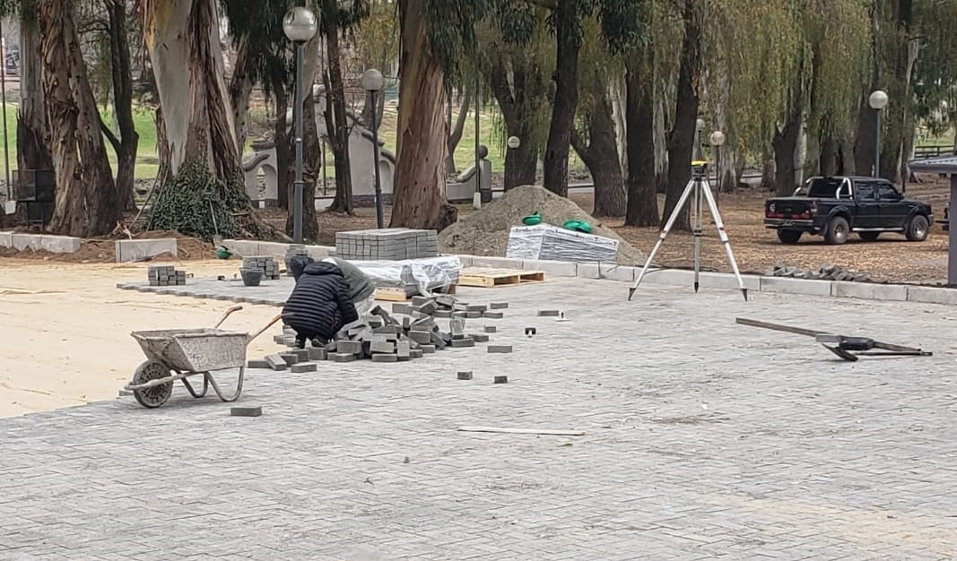 Así están las obras en la zona recreativa para niños y niñas tandilenses en el Dique.