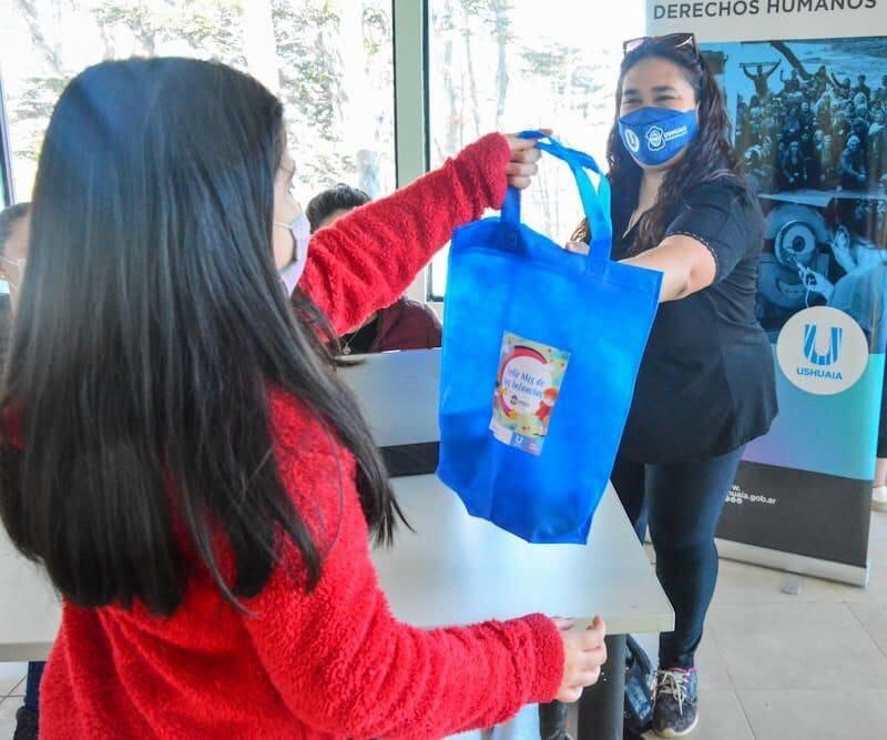 Los juguetes fueron recibidos con alegría. Ese es uno de los objetivos que persigue la Municipalidad, llevar un gesto hacia los más pequeños en su mes.