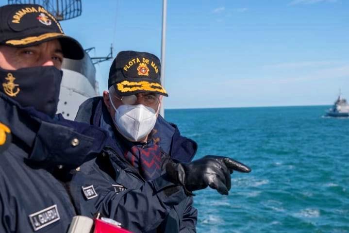 El Ministro de Defensa, Jorge Taiana. visitó la Base Naval Puerto Belgrano, la Base Aeronaval Comandante Espora y varios destinos.