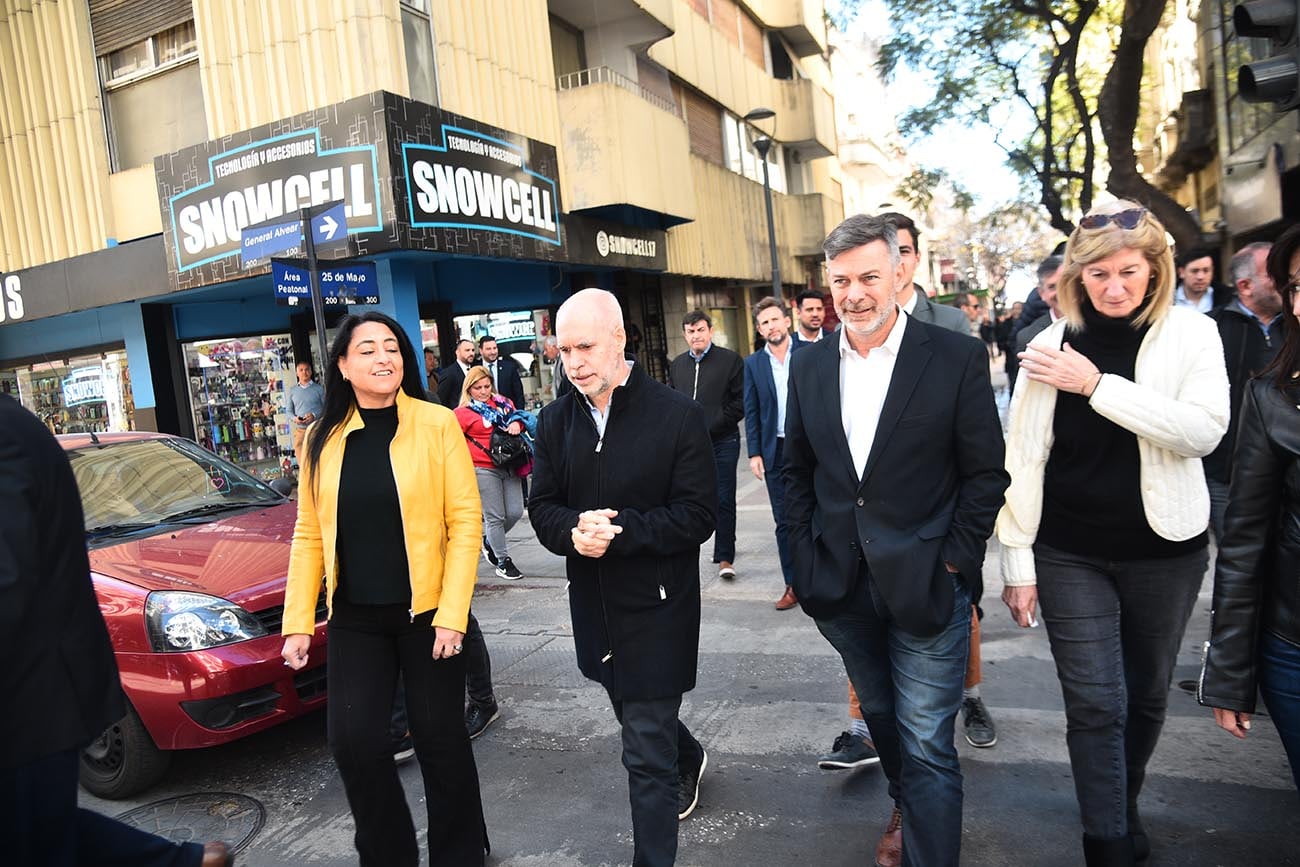 Horacio Rodríguez Larreta Jefe de Gobierno de la Ciudad Buenos Aires caminando por la peatonal de Córdoba. (Pedro Castillo / La Voz)