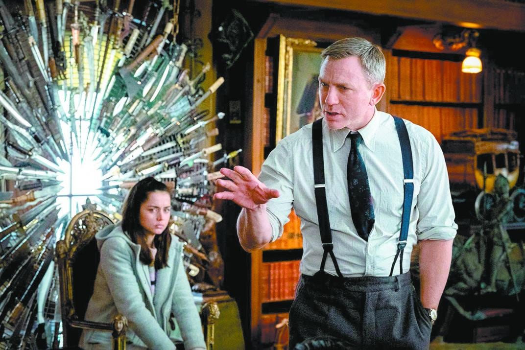 Daniel Craig hizo "Entre navajas y secretos" con la nueva "Bond" mordiéndole los talones. (Facebook "Knives out")