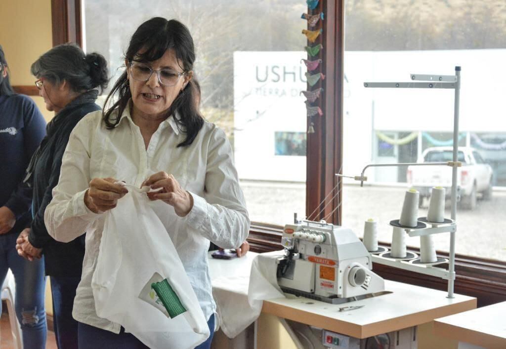 Talleres de Formación de oficios confeccionarán “bolsas con propósito”