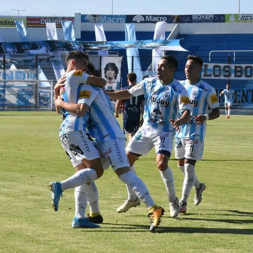 El justificado festejo tras el gol del empate del "Lobo" jujeño, convertido por Gonzalo Lencina.