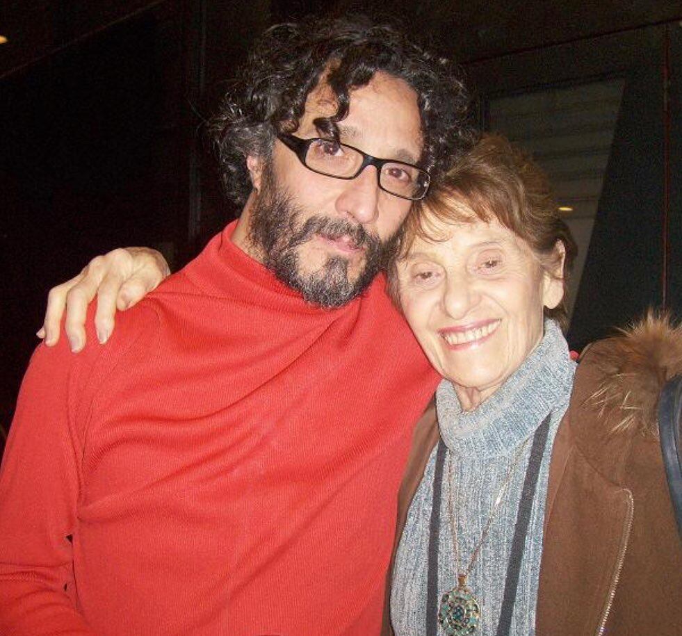 Fito compartió una foto de recuerdo junto a su maestra.