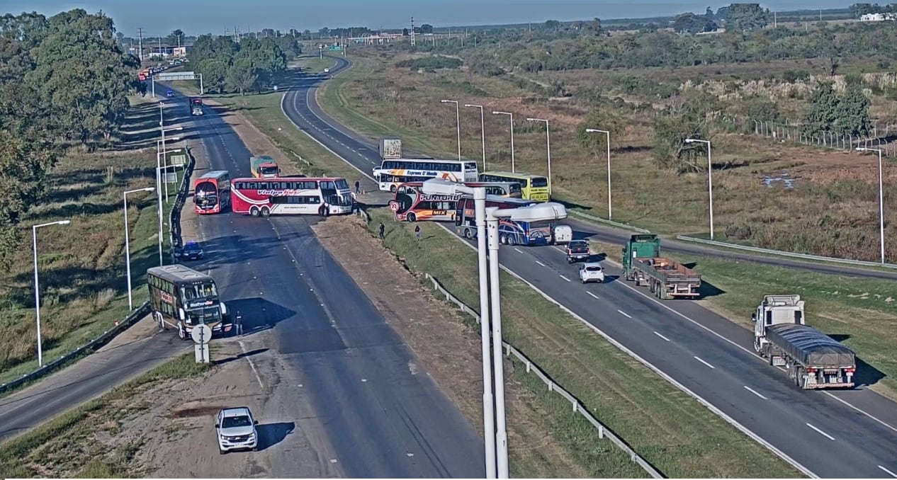 Corte de tránsito a la altura del kilómetro 145 de la Autopista Rosario - Santa Fe