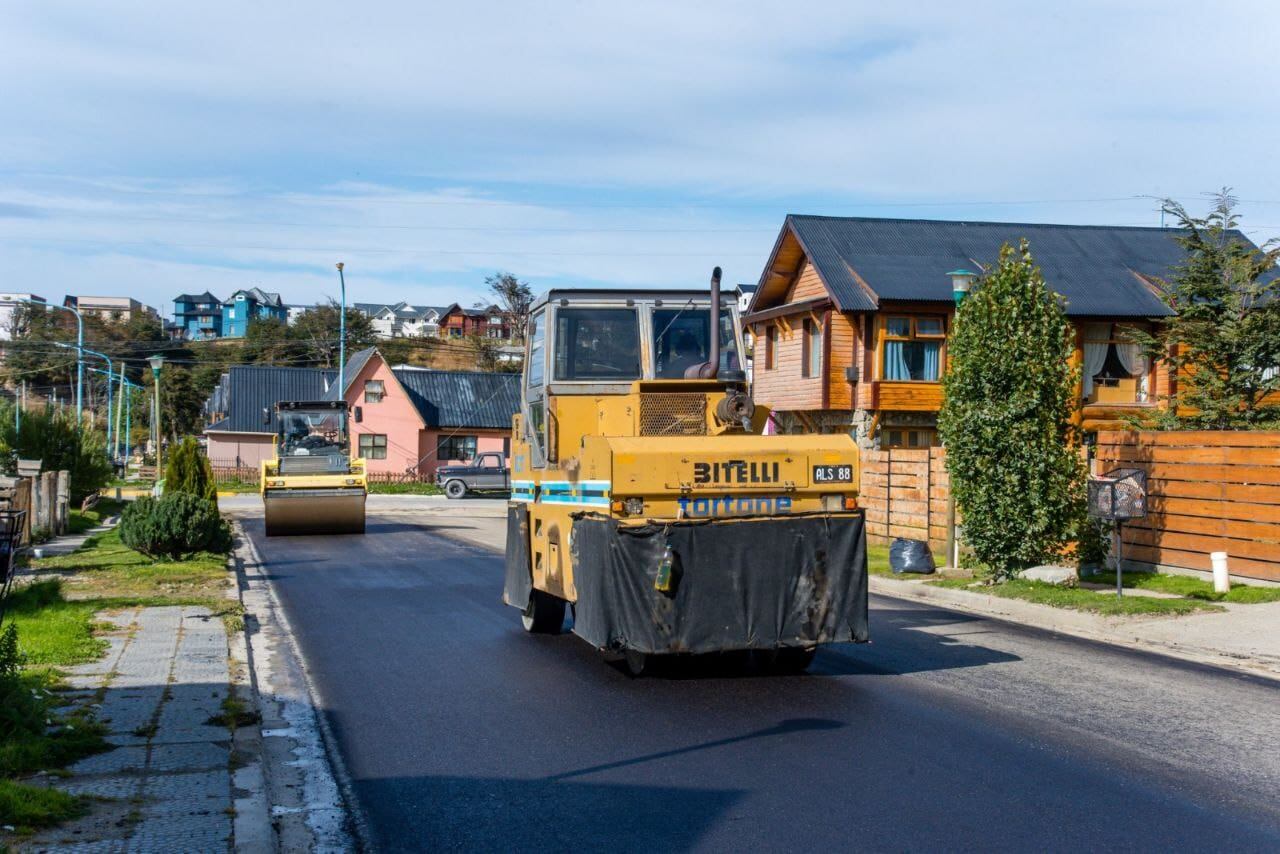 Continúan los trabajos de pavimentación en el barrio Pipo