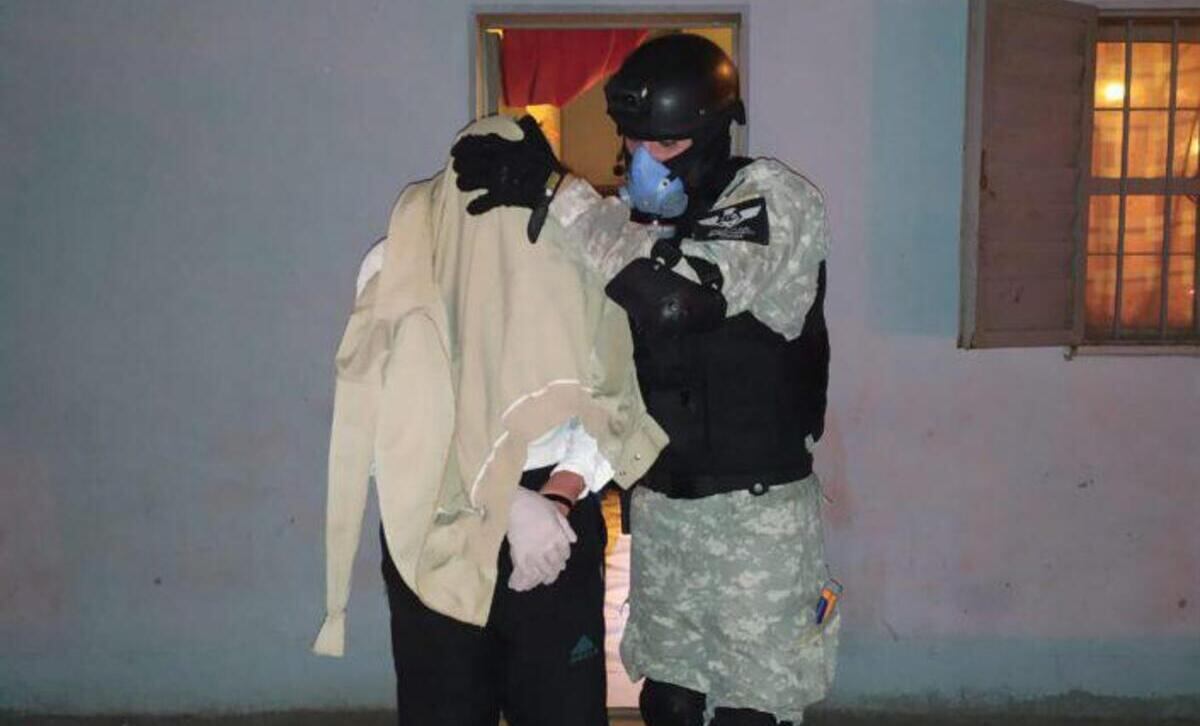 Droga en Córdoba: los detuvieron y los vecinos los defendieron arrojando piedras a la Policía