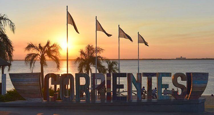 La capital correntina habilitó sus playas una semana antes del feriado largo. 