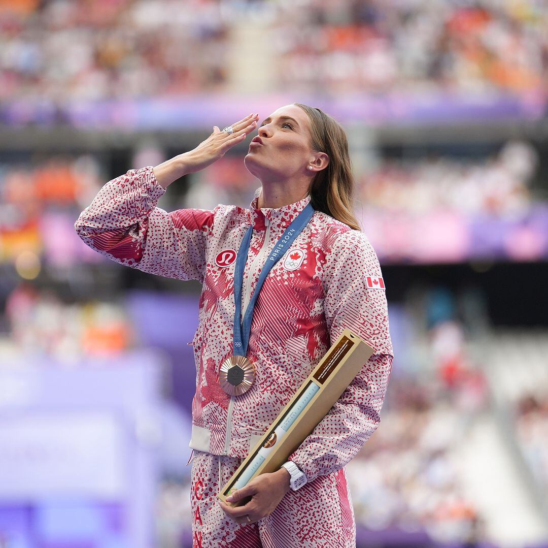 Alysha Newman ganó la medalla de bronce en los Juegos Olímpicos París 2024