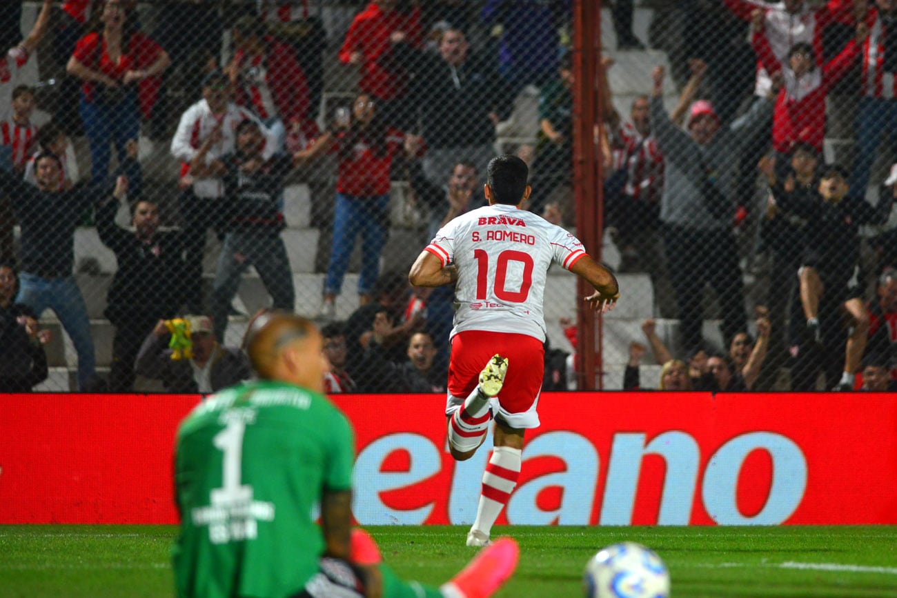 Instituto ganó 2 a 1 ante Riestra, en el Monumental de Alta Córdoba, por la jornada 25 de la Liga Profesional.  (Nicolás Bravo / La Voz)