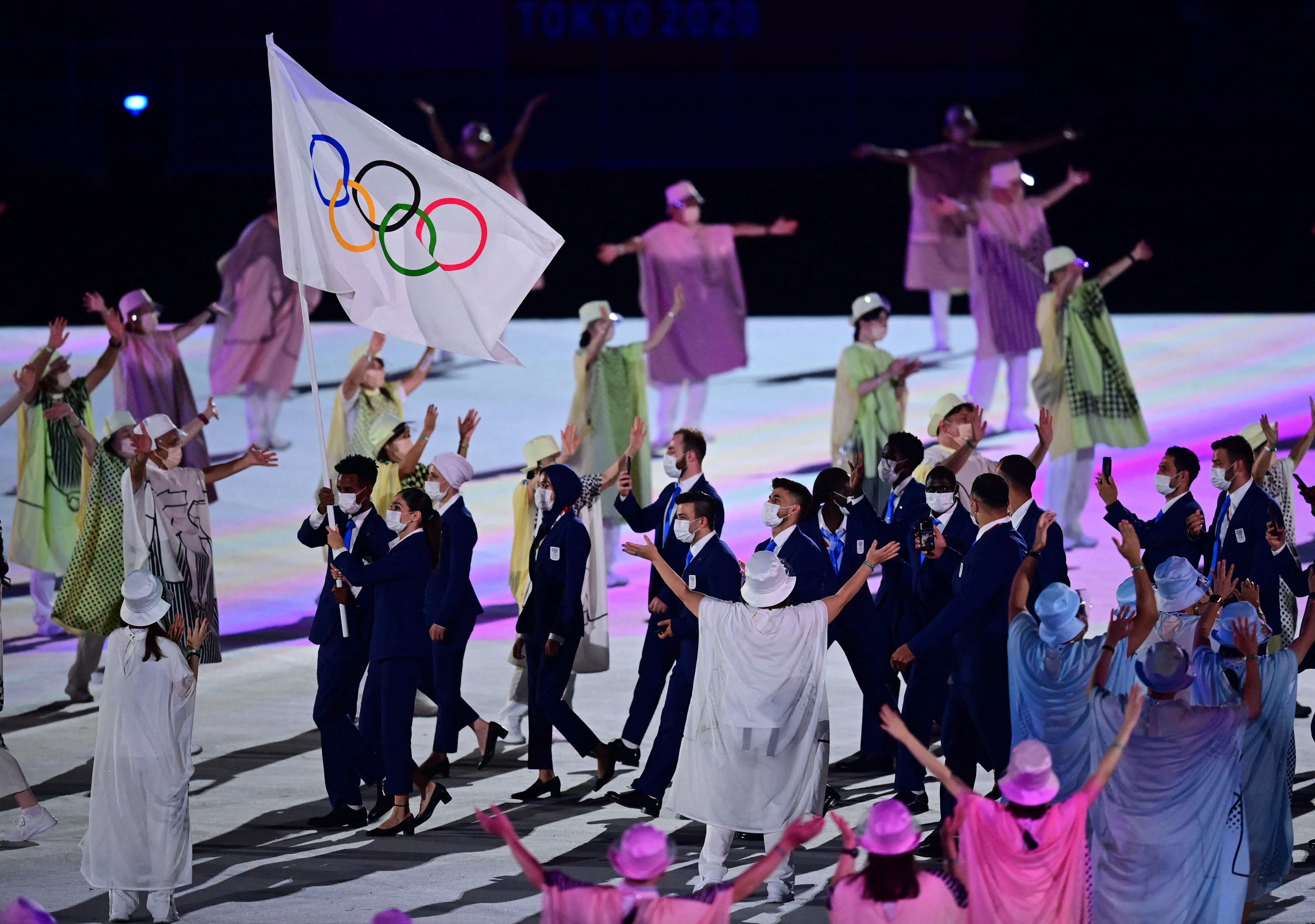 El equipo de los refugiados en la ceremonia inaugural.