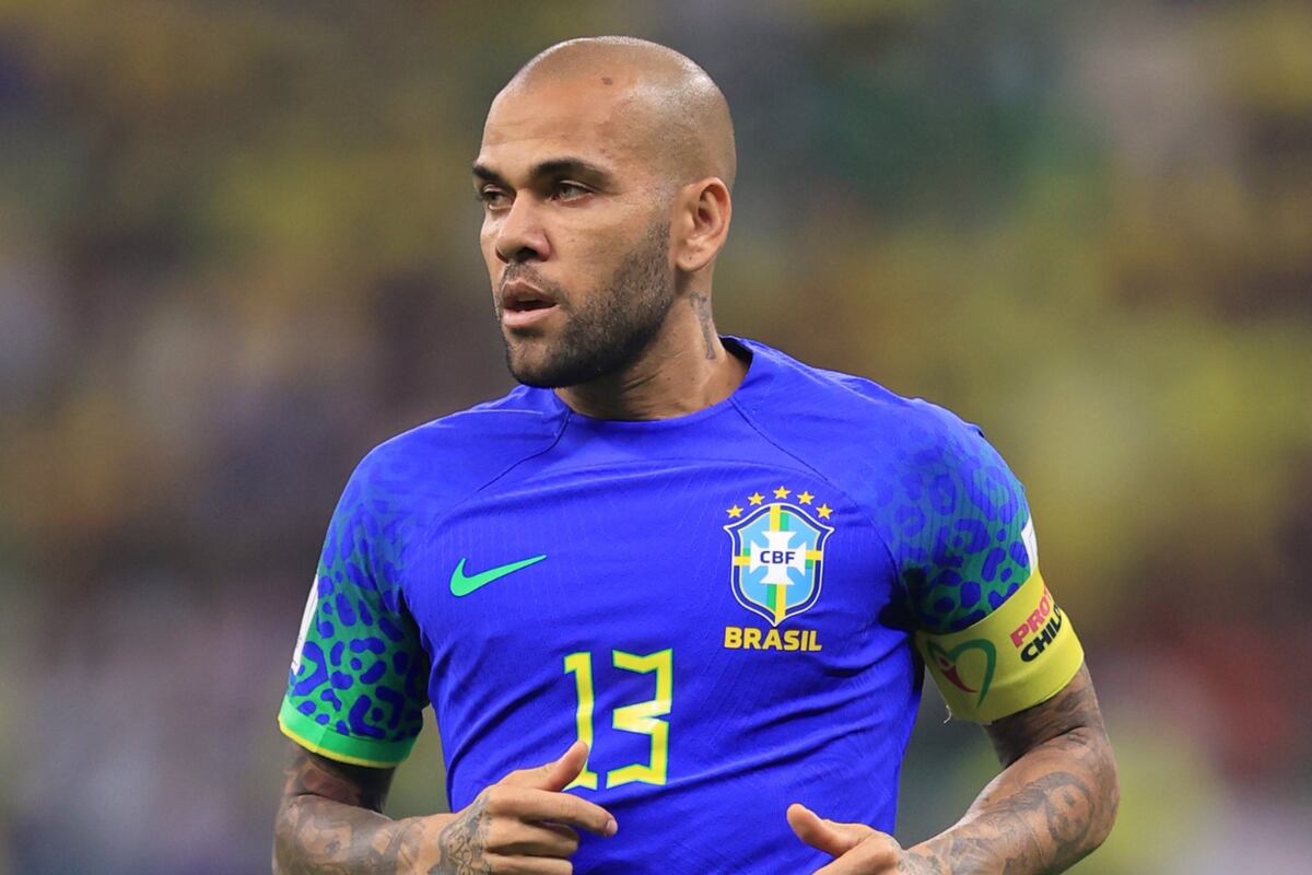 Cambia sus declaraciones y se complica cada vez más: Dani Alves admitió que sí tuvo sexo con la joven que lo acusa de violación