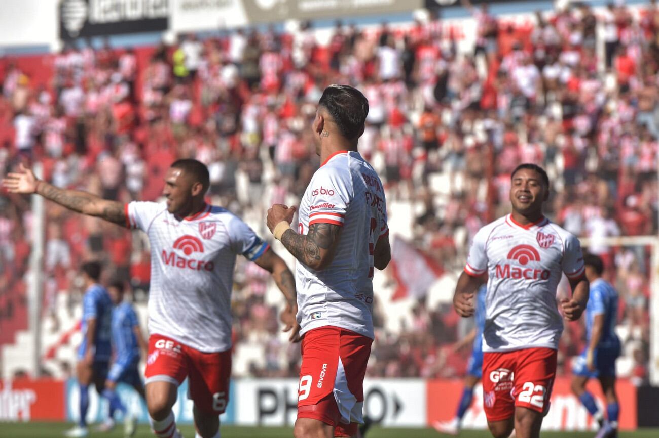 Instituto recibió a Godoy Cruz de Mendoza en el Monumental de Alta Córdoba.  (Facundo Luque / La Voz)